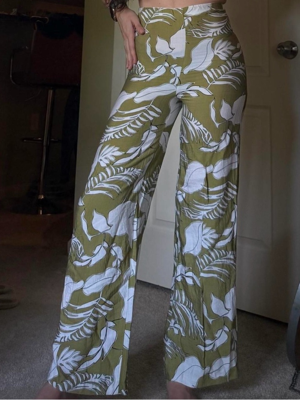 Boutique Green Tropical Print Pants